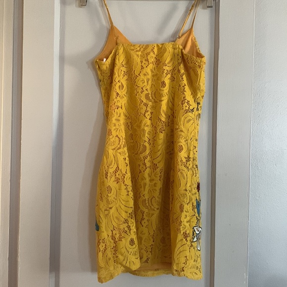 ✨4 FOR $15✨  Lace embroidered dress - Picture 4 of 5